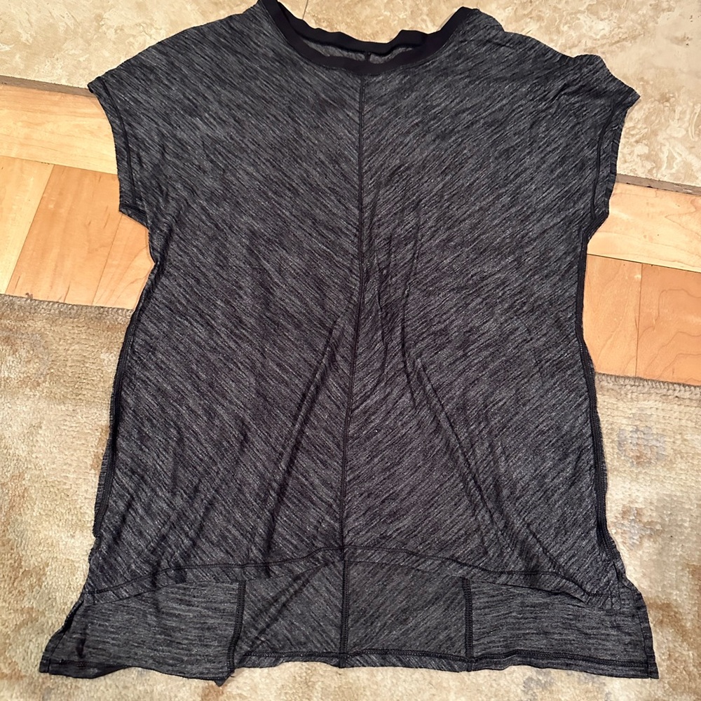 Lululemon Women's Black and Grey T-shirt